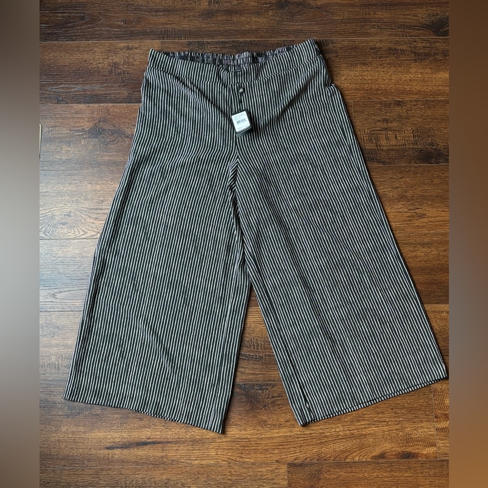 NWT Womens Crop Pants Size M EasyFit Elastic Waist PinStripe ADRIANNA PAPELL $79